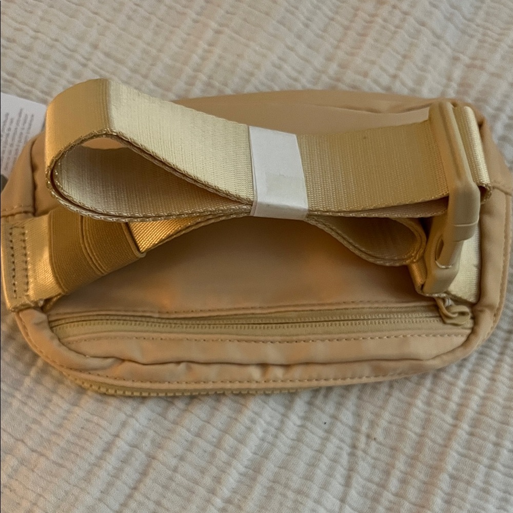 lululemon athletica Tan and White Crossbody Bag - Picture 2 of 5